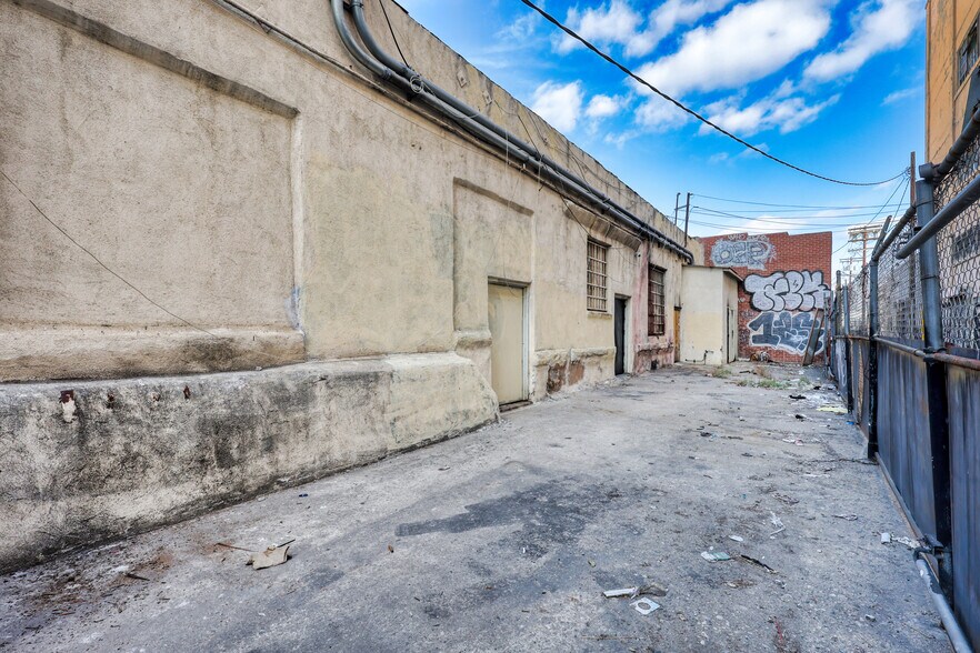 More Photos Of 784 Crocker St, Los Angeles Warehouse For Sale