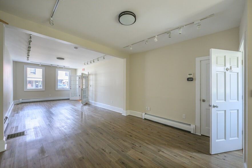 More Photos Of 237 Warren St, Hudson Storefront Retail Residential For Sale
