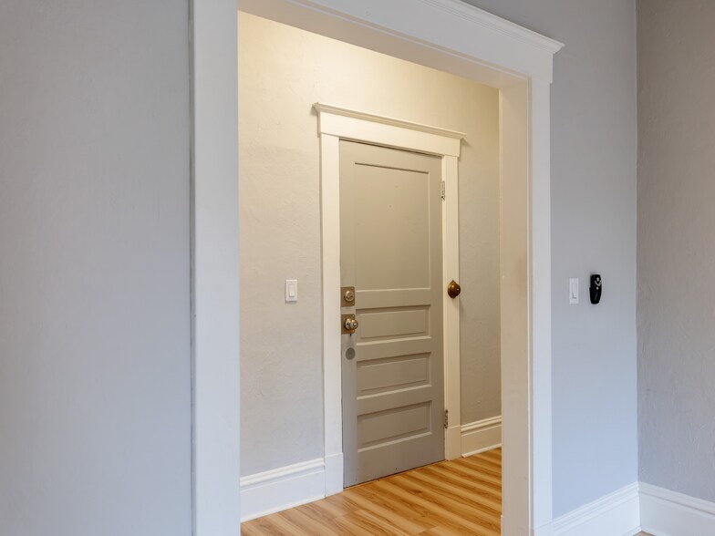 More Photos Of 1830 NW 23rd Pl, Portland Apartments For Sale