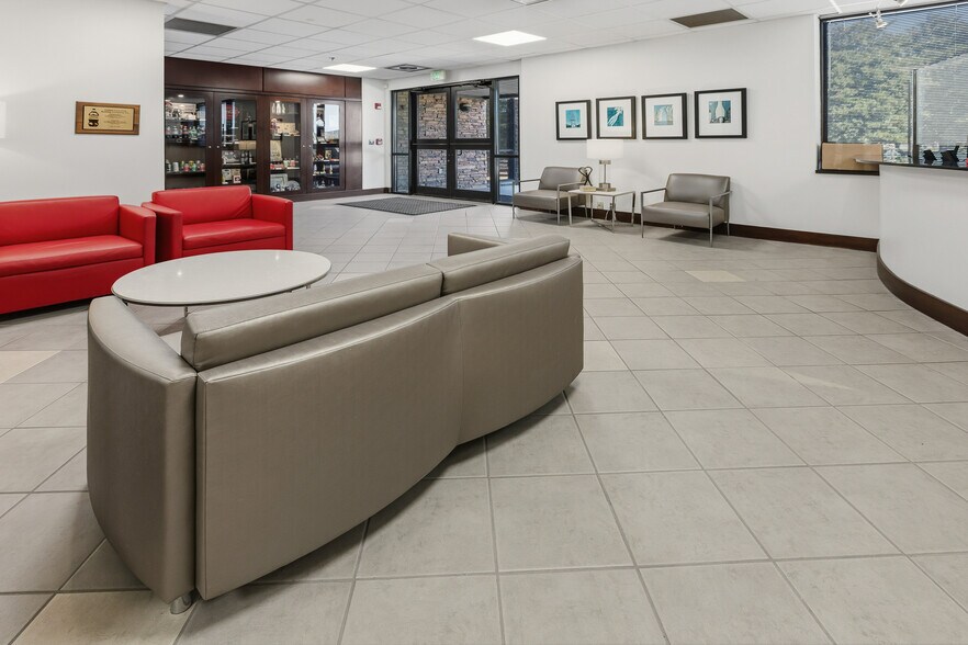 More Photos Of 4600 E Lake Blvd, Birmingham Warehouse For Sale