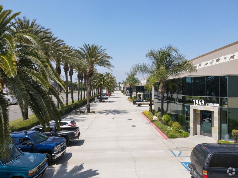 More Photos Of 1917-1957 S Vineyard Ave, Ontario Warehouse For Lease