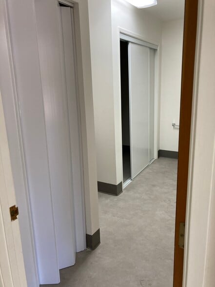 More Photos Of 820 Kuenzli St, Reno Flex For Lease