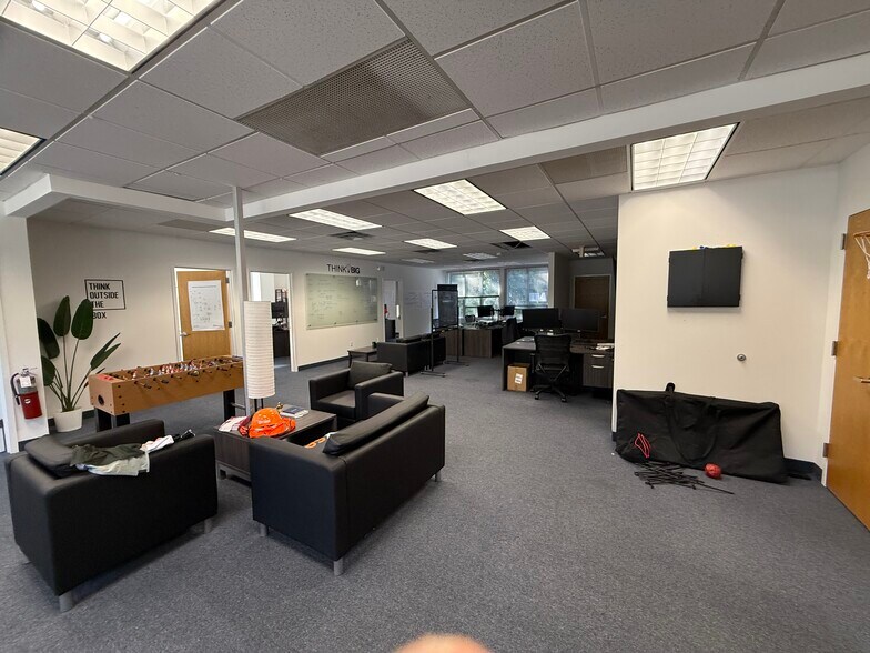 More Photos Of 150 Woodbury Rd, Woodbury Storefront Retail Office For Lease