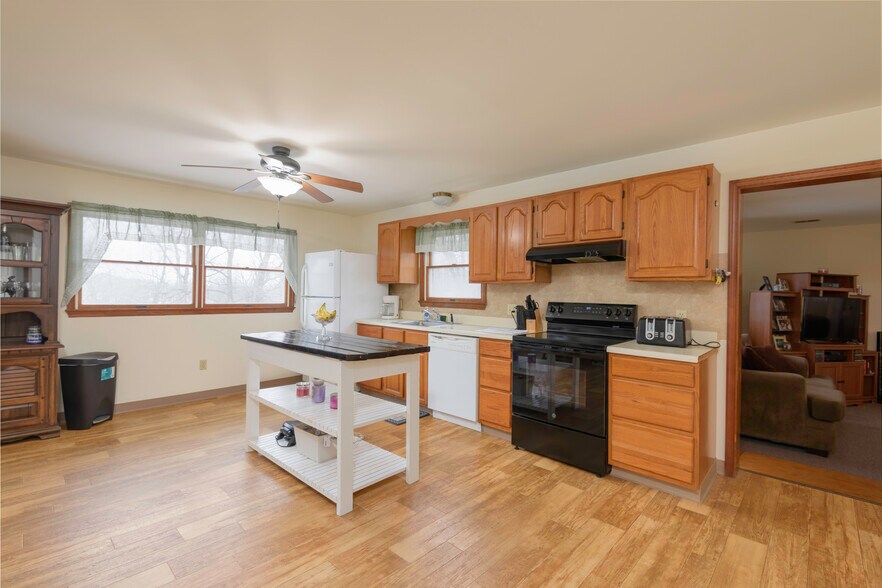 More Photos Of 166 Rosehill Ave, West Grove Multifamily For Sale