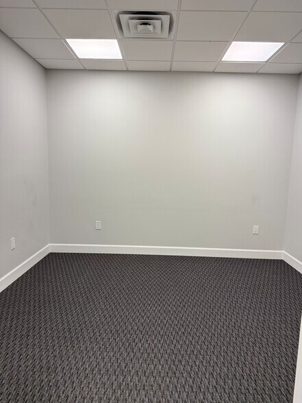More Photos Of 2257 Sarasota Center Blvd, Sarasota Industrial For Lease