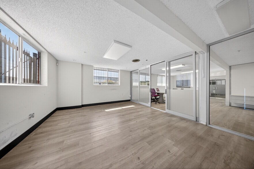 More Photos Of 7700 Densmore Ave, Van Nuys Warehouse For Lease
