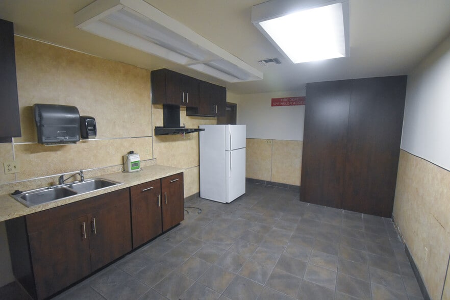 More Photos Of 5780 Soestern Ct, Chino Manufacturing For Lease