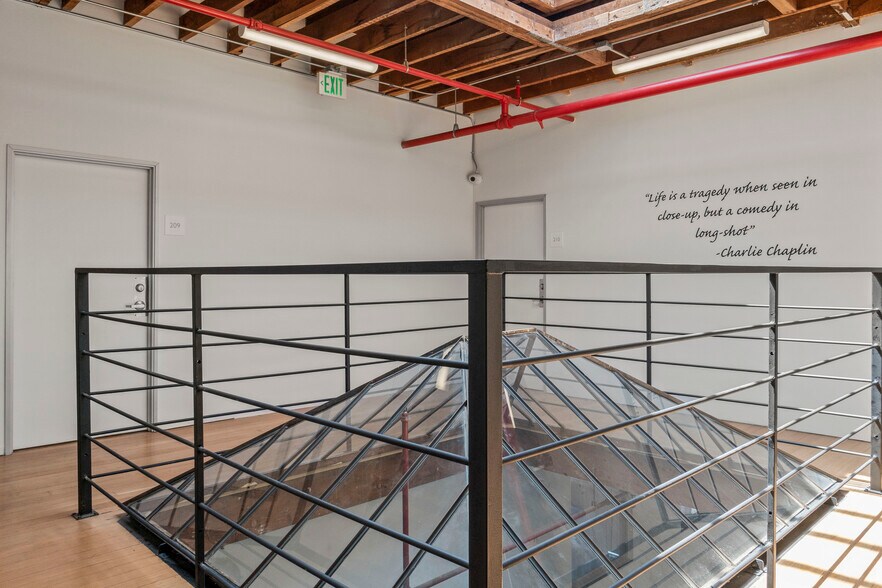 More Photos Of 5176 Santa Monica Blvd, Los Angeles Loft Creative Space For Lease