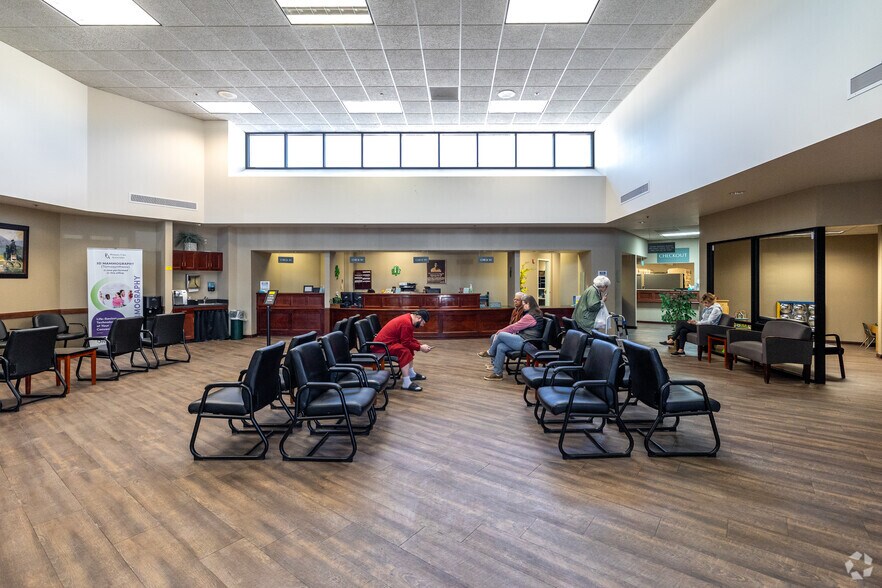 More Photos Of 7111 E 21st St, Wichita Medical For Sale