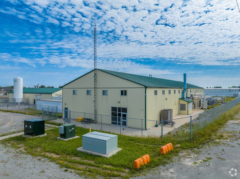 More Photos Of 378 South Service Rd, Grimsby Shelter For Sale