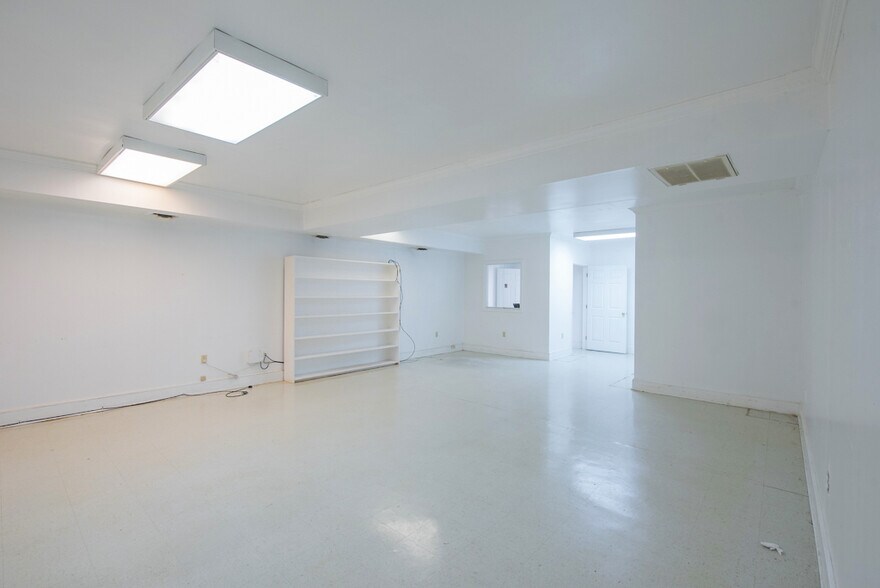 More Photos Of 493 Main St, Warsaw Medical For Sale