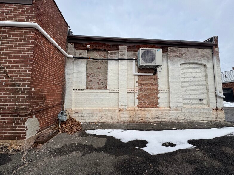 More Photos Of 1049 New Britain Ave, West Hartford Freestanding For Lease