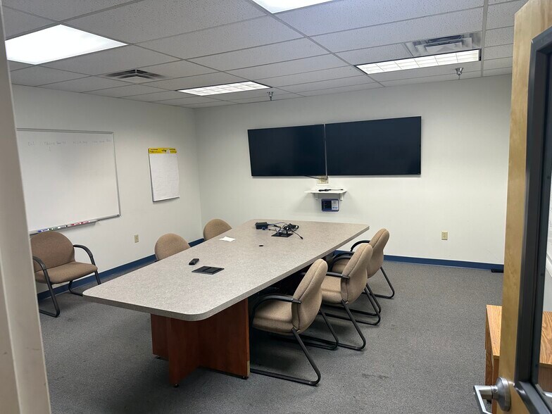 More Photos Of 6625 Dobbin Rd, Columbia Light Distribution For Lease