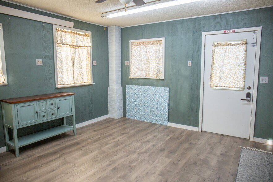 More Photos Of 113 Colorado ave, Stratton Office For Sale