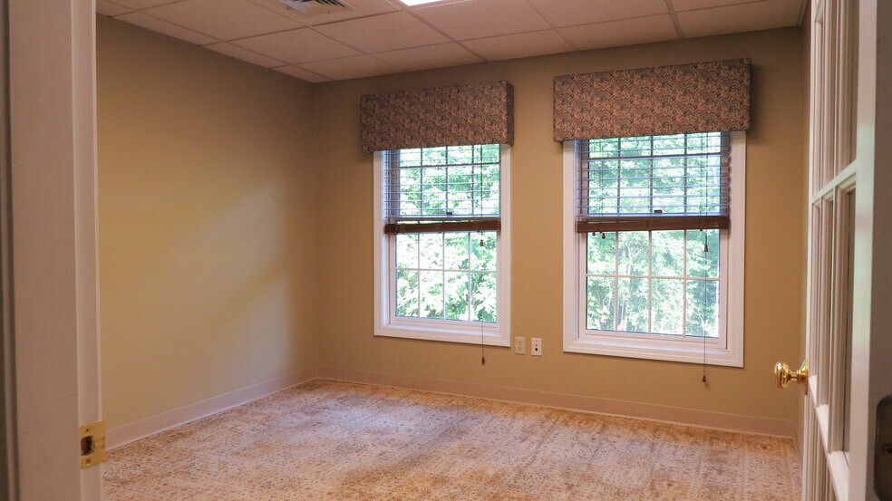 More Photos Of 360 State Route 101, Bedford Medical For Lease