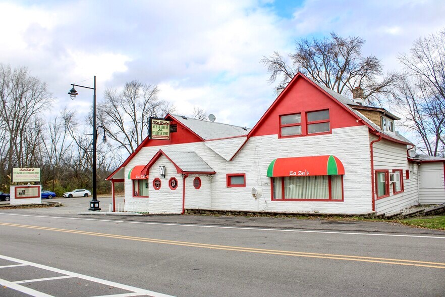 More Photos Of 69 Washington St, Fox Lake General Retail For Sale