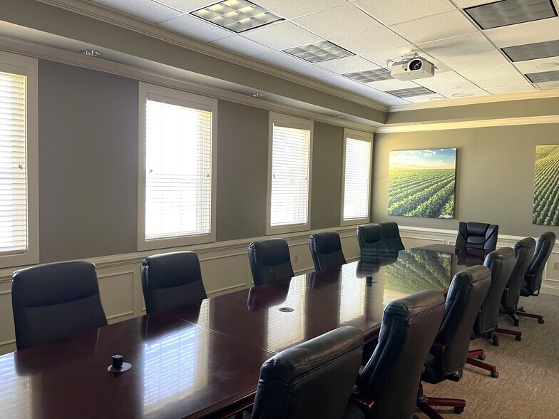 More Photos Of 1155 Halle Park Cir, Collierville Office For Lease