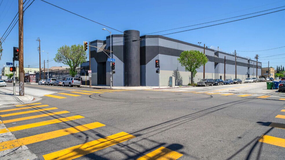 More Photos Of 2250 Maple Ave, Los Angeles Warehouse For Lease