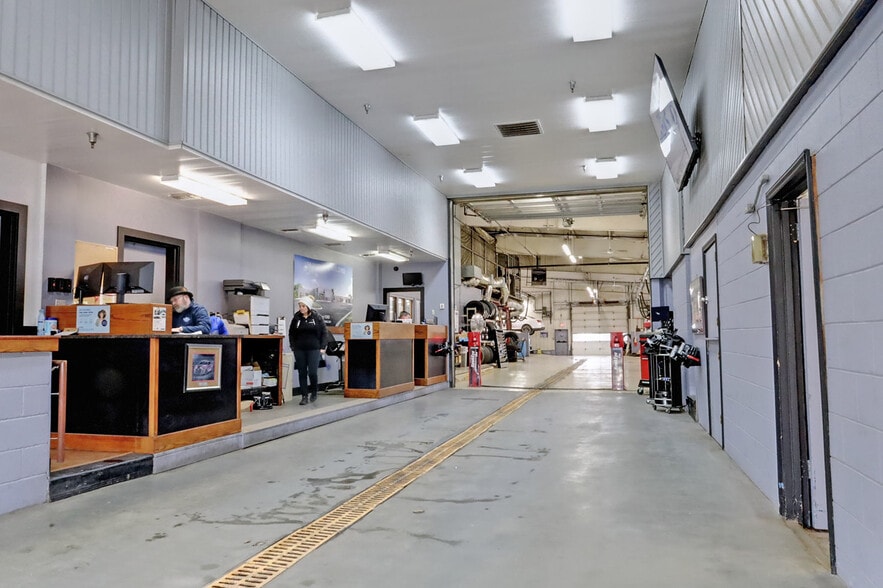 More Photos Of 1070 Versailles Rd, Frankfort Auto Dealership For Sale