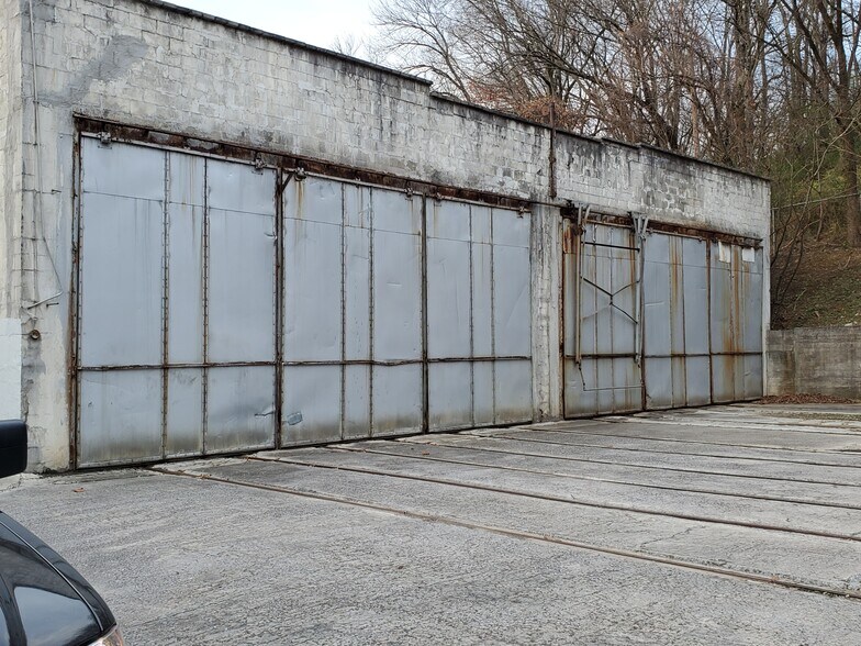 More Photos Of 301 Depot St, McMinnville Manufacturing For Sale