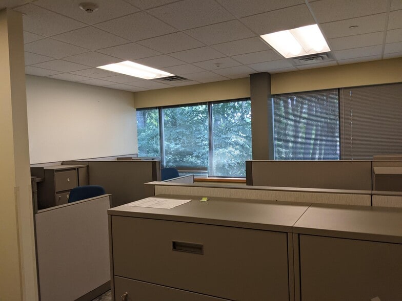 More Photos Of 94 New Karner Rd, Albany Office For Lease