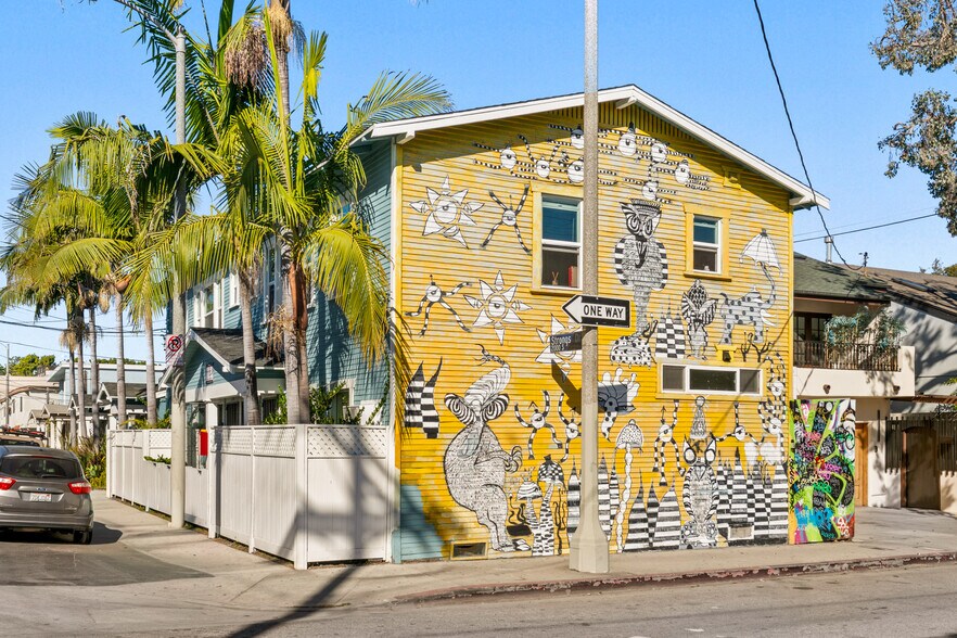 More Photos Of 2008-2020 Strongs Dr, Venice Apartments For Sale