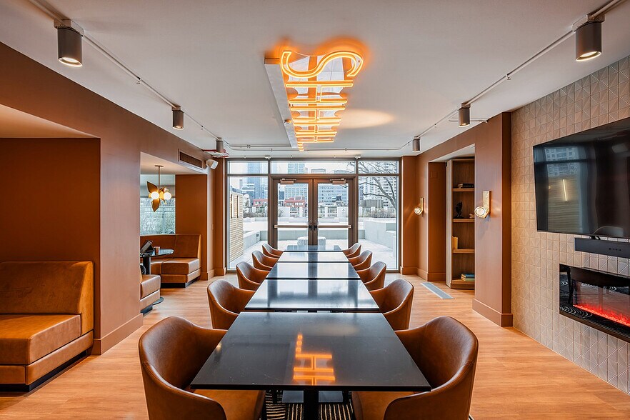More Photos Of 555 W Kinzie St, Chicago Apartments For Lease