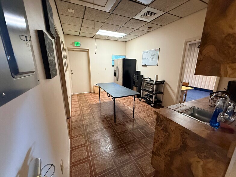 More Photos Of 400 Webster St, Leesburg Office For Lease