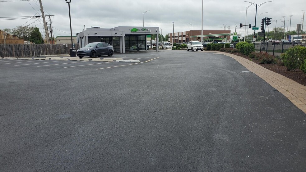 More Photos Of 1529 Rand Rd, Des Plaines Auto Dealership For Lease