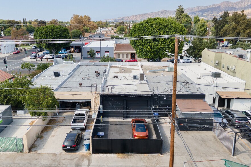 More Photos Of 1612 Magnolia Blvd, Burbank Storefront For Sale