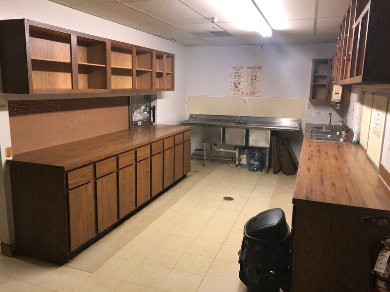 More Photos Of 1110 E Bristol Rd, Burton Medical For Lease