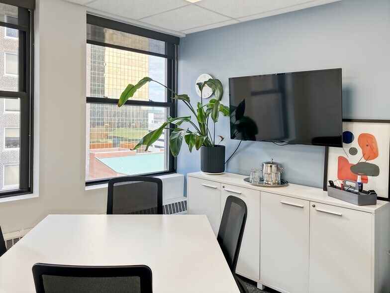 More Photos Of 155 E Market St, Indianapolis Coworking Space