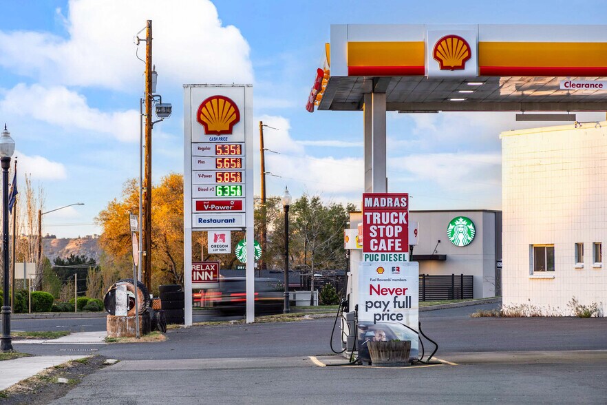 More Photos Of 992 SW Highway 97, Madras Service Station For Sale