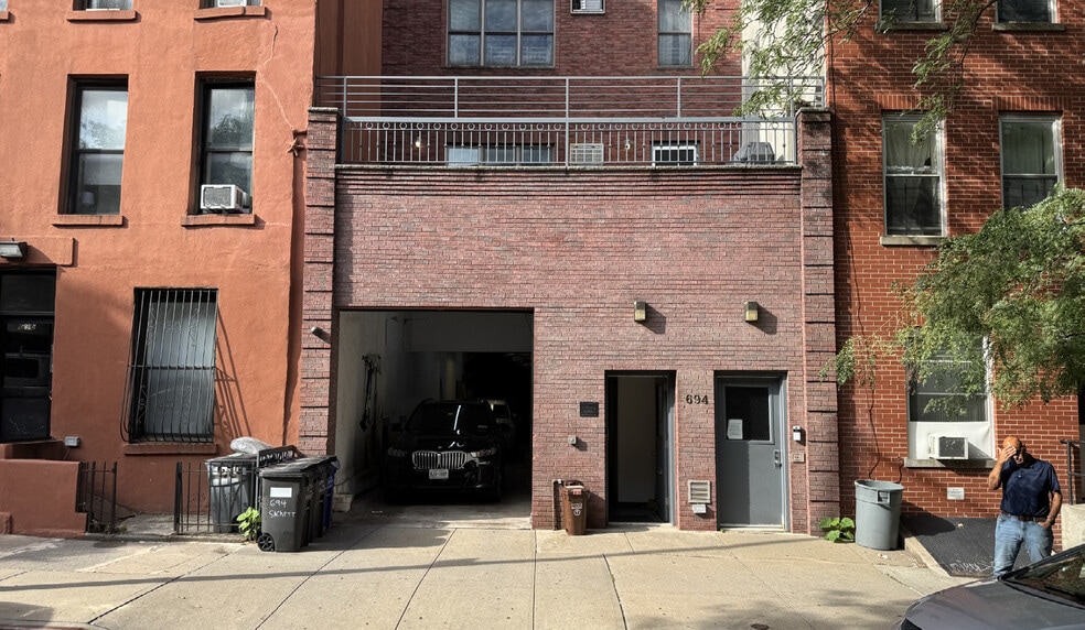 More Photos Of 694 Sackett St, Brooklyn Flex For Lease