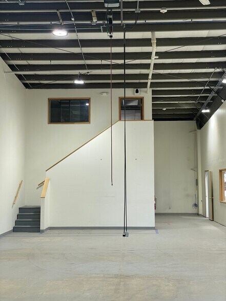 More Photos Of 117 E Commerce Way, Libby Light Distribution For Sale