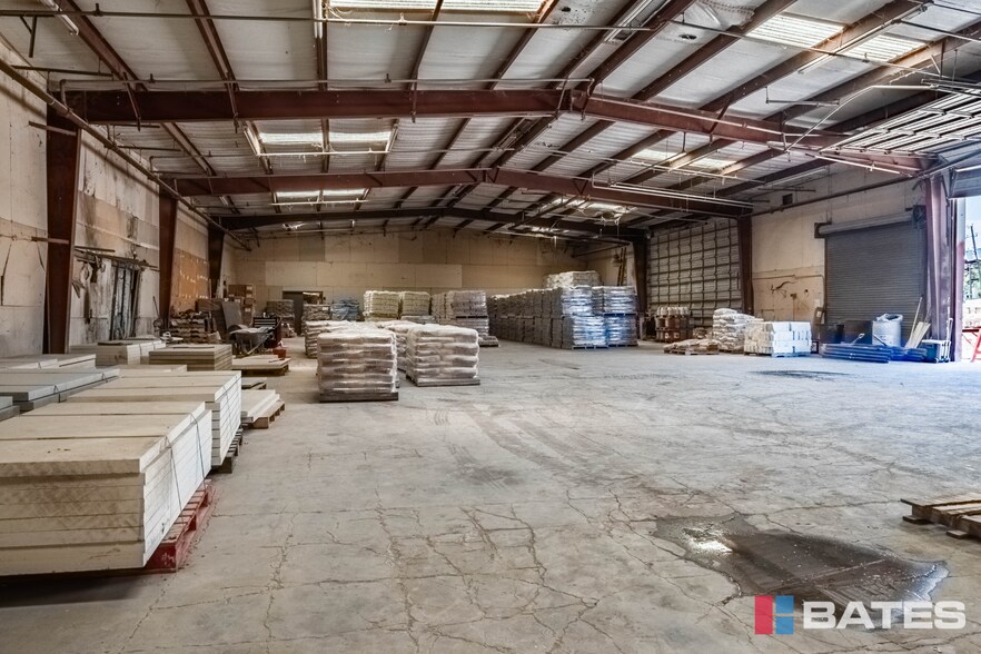 More Photos Of 1812 Garden Spring Dr, Dallas Warehouse For Sale