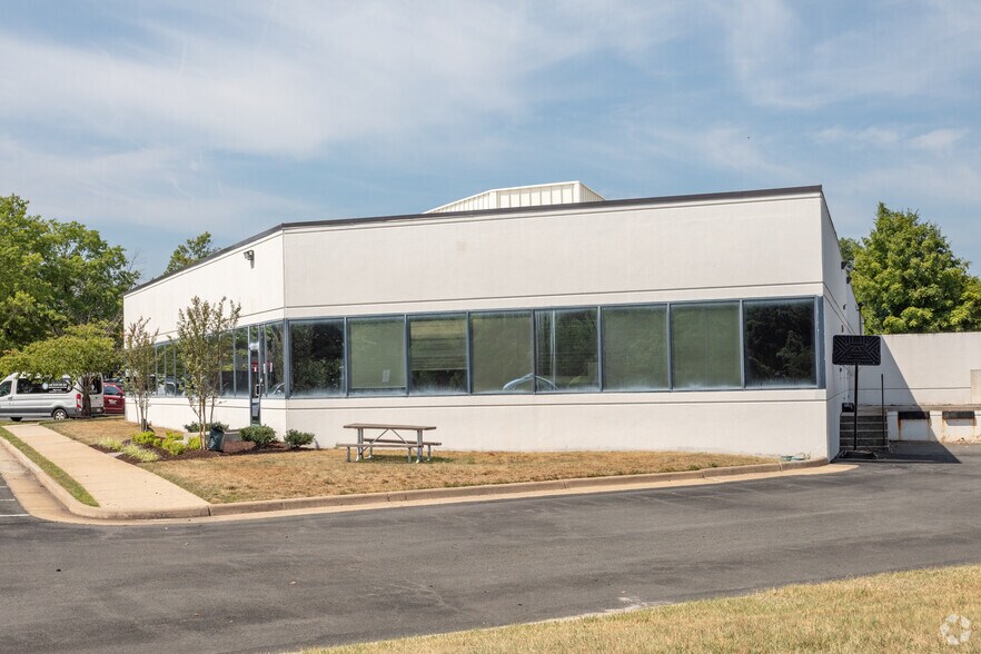 More Photos Of 15120 Enterprise Ct, Chantilly Office For Lease