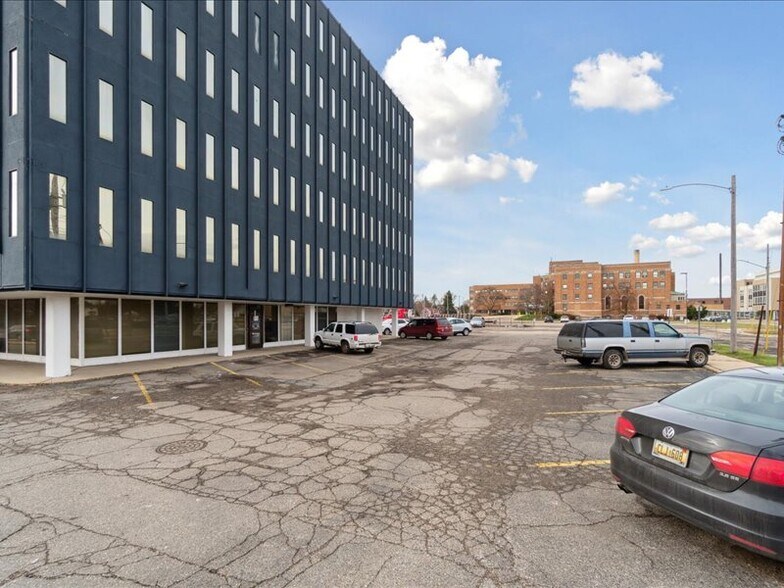 More Photos Of 1100 W Saginaw St, Lansing Medical For Sale