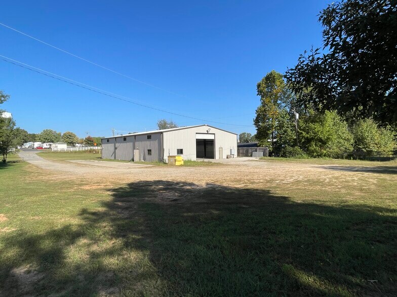 More Photos Of 813 Joe Black Rd, Williamston Warehouse For Lease