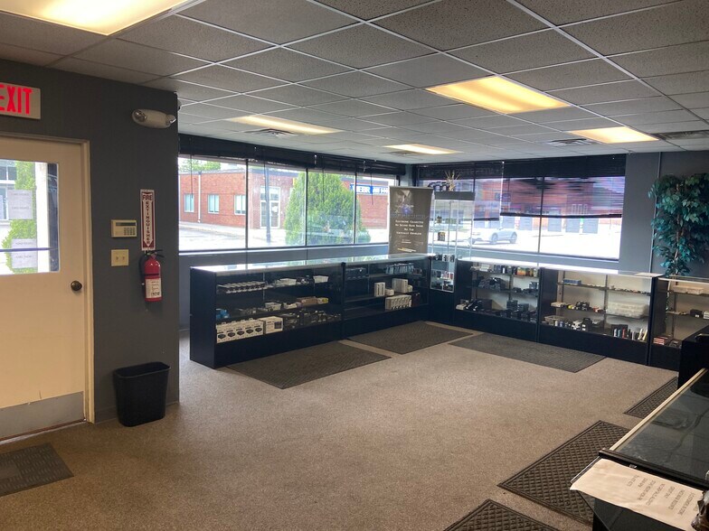 More Photos Of 1565 Kenmore Ave, Kenmore Showroom For Lease