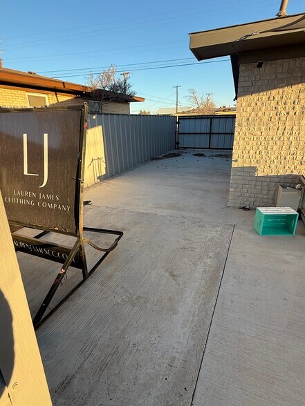 More Photos Of 2404 Oakwood Dr, Odessa Storefront For Sale
