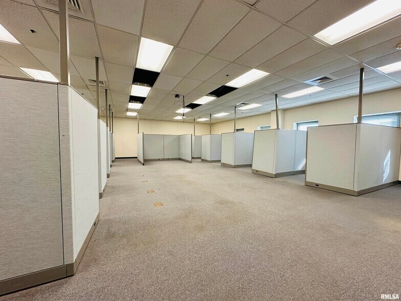 More Photos Of 113 SW Adams St, Peoria Office For Sale