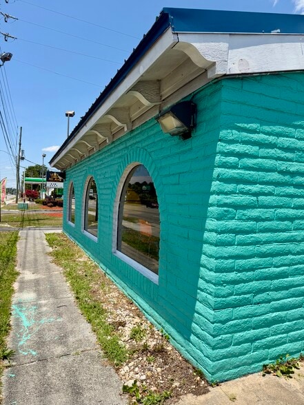 More Photos Of 4023 Market St, Wilmington Restaurant For Sale