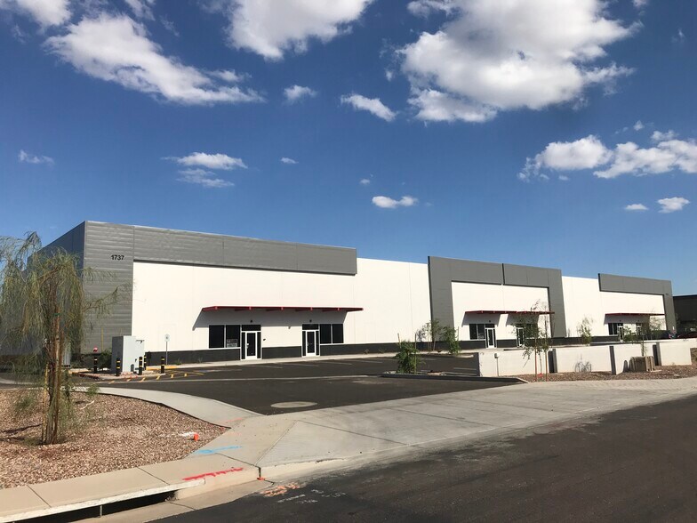 More Photos Of 1715 N Rosemont, Mesa Warehouse For Lease