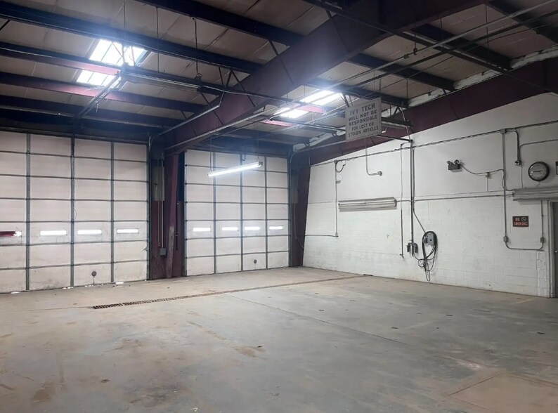 More Photos Of 609 E Utica St, Sellersburg Warehouse For Lease