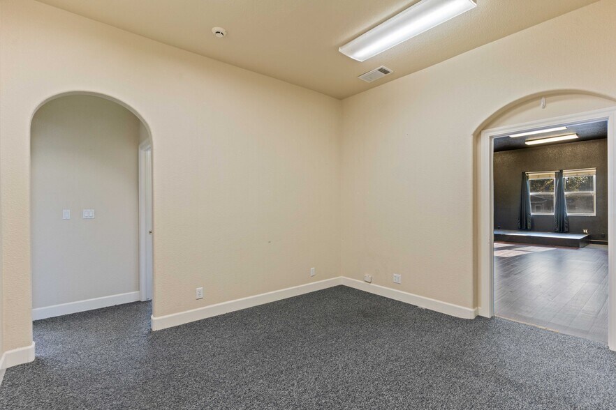 More Photos Of 578 E St, Lincoln Office Residential For Sale