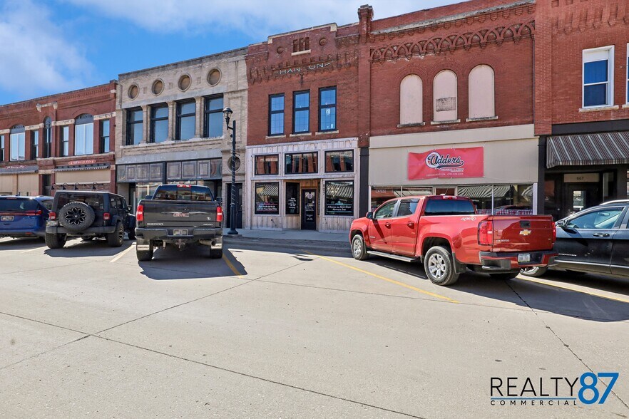 More Photos Of 807 12th st, Belle Plaine General Retail For Sale