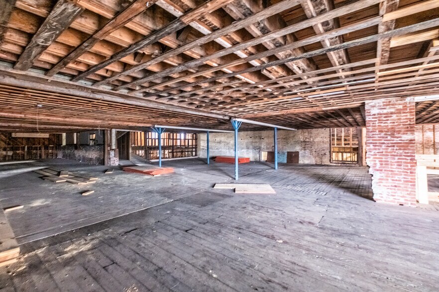 More Photos Of 177-179 N Main St, Russellville Storefront For Lease