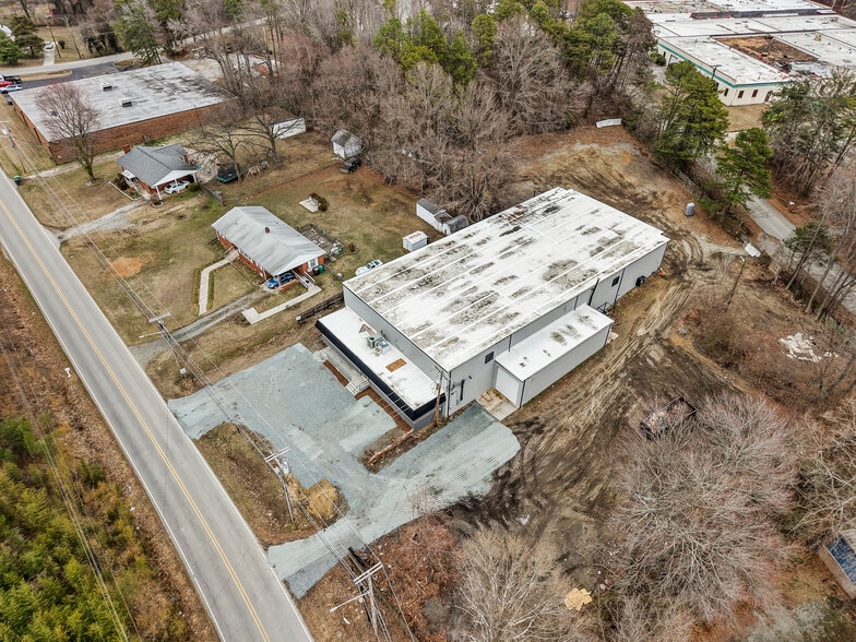 More Photos Of 420-422 South Road, High Point Manufacturing For Lease