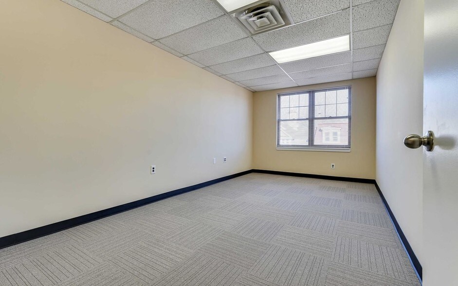 More Photos Of 36 W Main St, Freehold Medical For Lease
